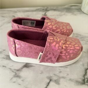 TOMS Kids Pink Metallic Leopard Print Slip-On Sneakers